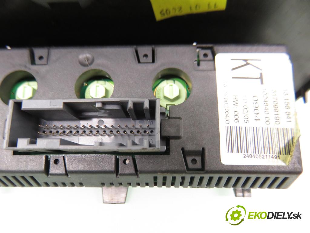 OPEL MERIVA A nadwozie wielkoprzestrzenne (MPV) (X03) MINIVAN 2000 74,00 1.6 16V - Z 16 XE 1598,00 RADIO CD 13190855 ; CD30 ; 13156841