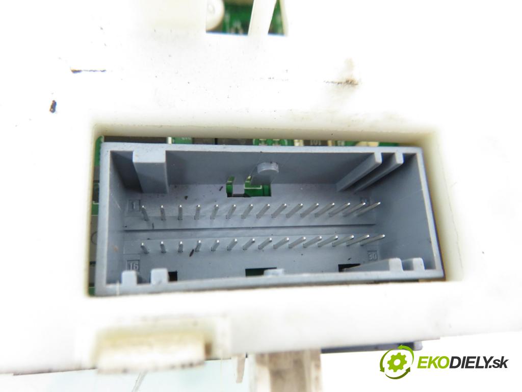RENAULT LAGUNA II Grandtour (KG0/1_) KOMBI 2005 88,00 1.9 dCi (KG0G) - F9Q 670 1870,00 Panel topení KLIMATRONIK 8200575240 ; HDS23C32 ; 52419817