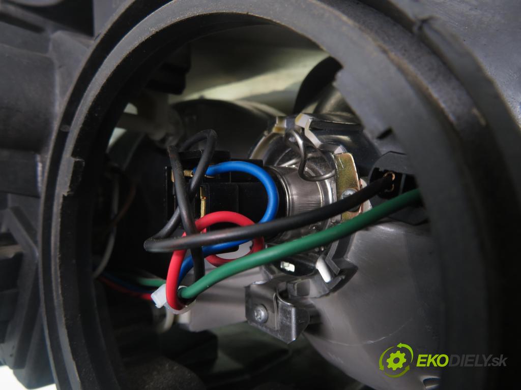 CITROEN C5 I (DC_) LIFTBACK 2003 85,00 1.8 16V (DC6FZB, DC6FZE) - 6FZ (EW7J4) 1749,00 Svetlo LP 