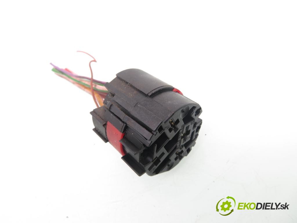 MERCEDES-BENZ KLASA A (W168) HB 2002 70,00 A 170 CDI 95 - OM 668.942 1689,00 Kocka, vložka spínacej skrinky 1685450228 (Spínacie skrinky a kľúče)