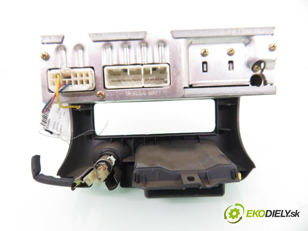 TOYOTA YARIS (_P1_) HB 1999 50,00 1.0 VVT- i 68 - 1SZ-FE 998,00 RADIO Modul 8612052010 ; 1220001470D101