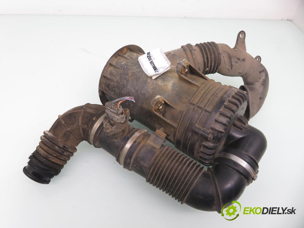 FIAT PUNTO (188_) HB 2001 63,00 1.9 JTD - 188 A7.000 1910,00 Obal filtra vzduchu 46755078 ; 46552774 (Obaly filtrov vzduchu)