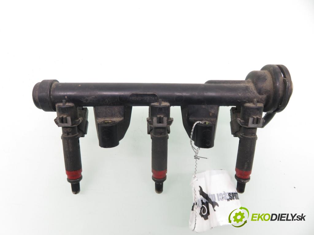 SKODA FABIA I Combi (6Y5) KOMBI 1999 47,00 1.2 - BME 1198,00 Lišta vstrekovacia 03D906031C (Vstrekovacie lišty)