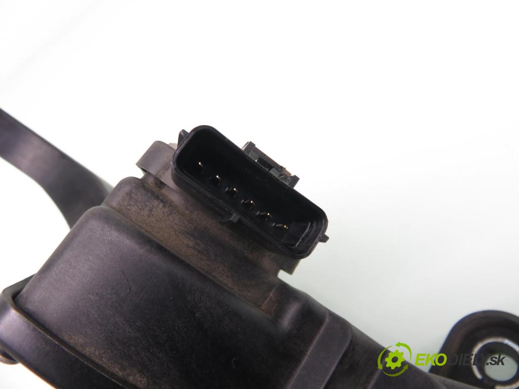 KIA CARENS III (UN) MINIVAN 2006 103,00 2.0 CRDi 140 1991,00 Potenciometer plynu 327261D200 (Pedále)