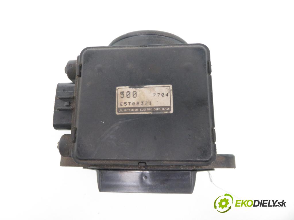 MITSUBISHI CARISMA (DA_) SEDAN 1997 66,00 1.6 (DA1A) - 4G92 (SOHC 16V) 1597,00 váha vzduchu vzduchu E5T08371