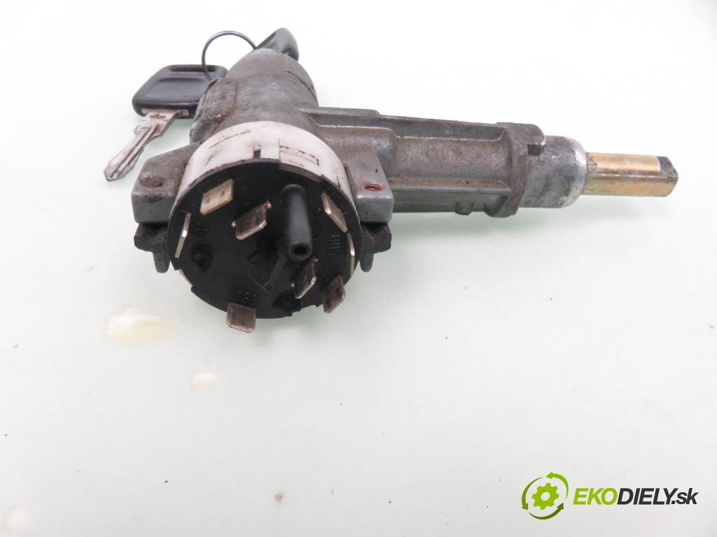 AUDI 80 (89, 89Q, 8A, B3) SEDAN 1988 66,00 1.8 S 90 (KE-Jetronic) - JN 1781,00 spinačka 893905851 (Spínacie skrinky a kľúče)