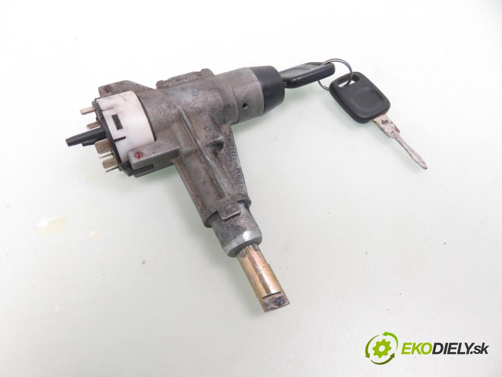 AUDI 80 (89, 89Q, 8A, B3) SEDAN 1988 66,00 1.8 S 90 (KE-Jetronic) - JN 1781,00 spinačka 893905851 (Spínacie skrinky a kľúče)