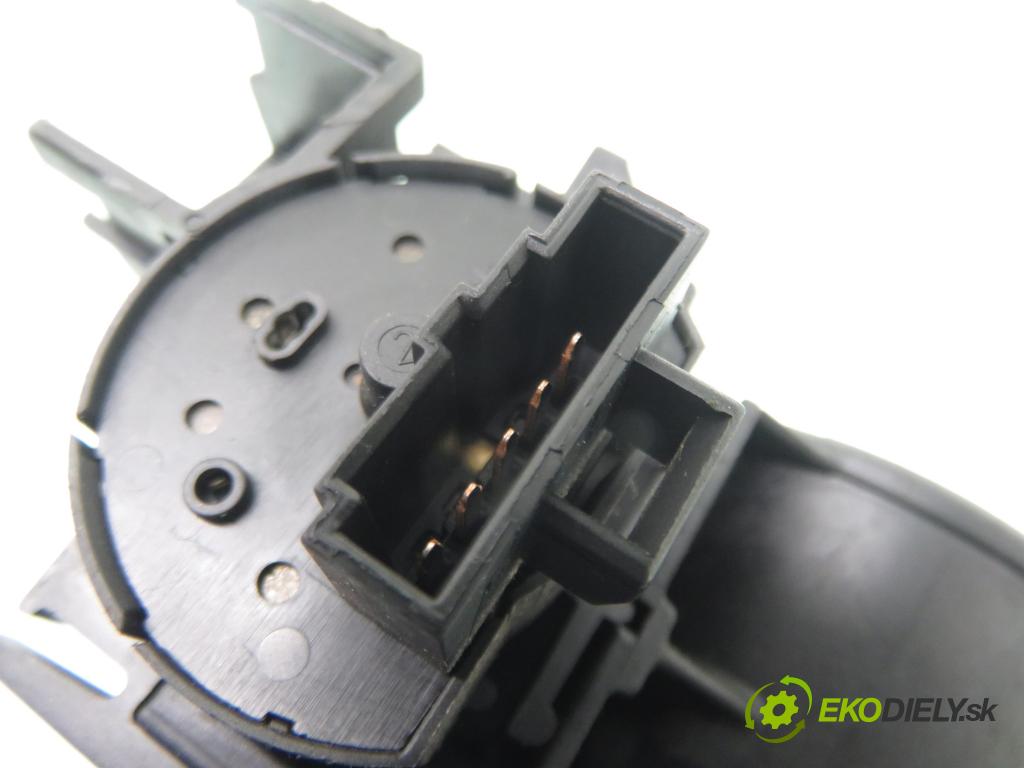 OPEL CORSA C (X01) HB 2003 43,00 1.0 12V 58 - Z 10 XE 973,00 spinačka 90589313 ; 90589389 (Spínacie skrinky a kľúče)