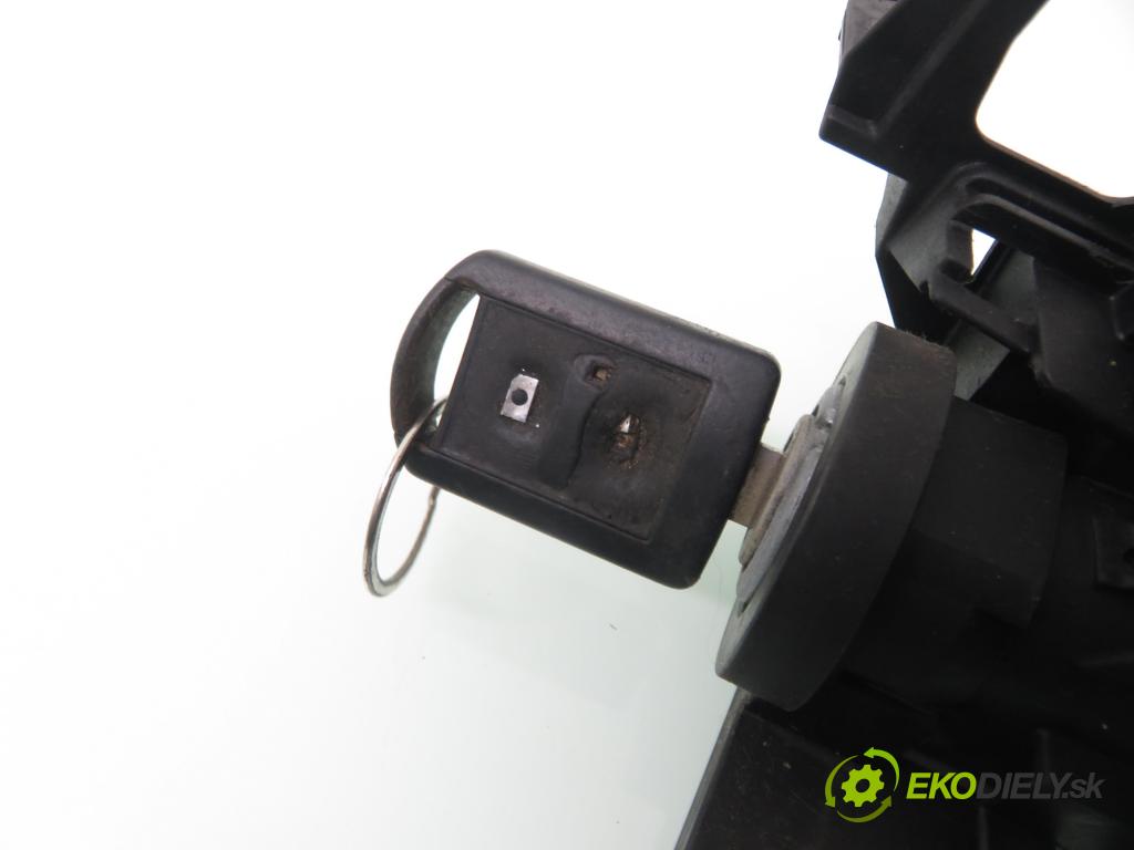 OPEL CORSA C (X01) HB 2003 43,00 1.0 12V 58 - Z 10 XE 973,00 spinačka 90589313 ; 90589389 (Spínacie skrinky a kľúče)