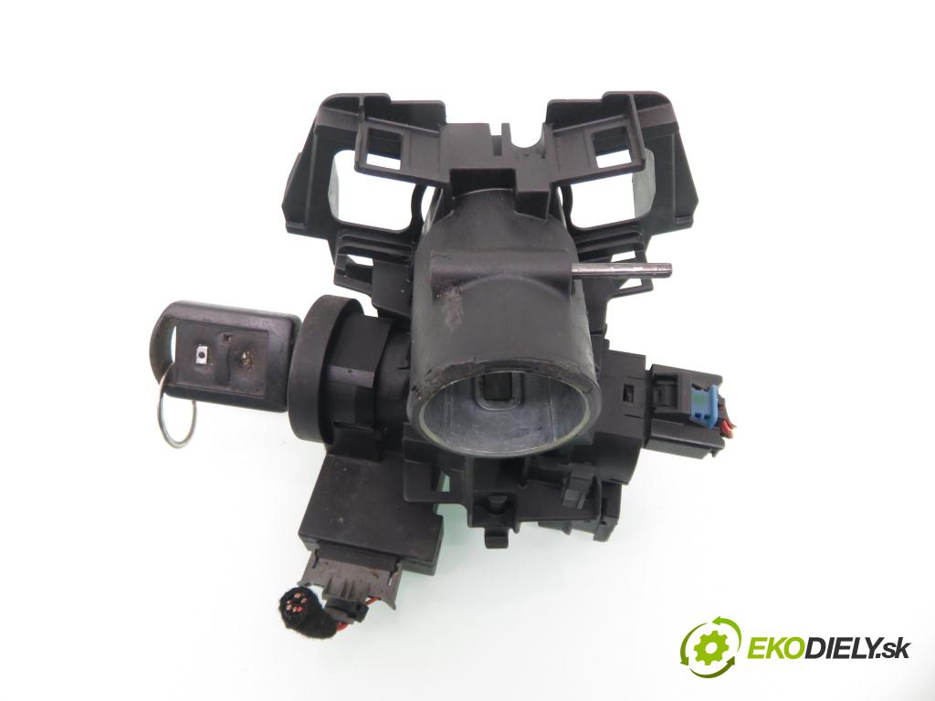 OPEL CORSA C (X01) HB 2003 43,00 1.0 12V 58 - Z 10 XE 973,00 spinačka 90589313 ; 90589389 (Spínacie skrinky a kľúče)