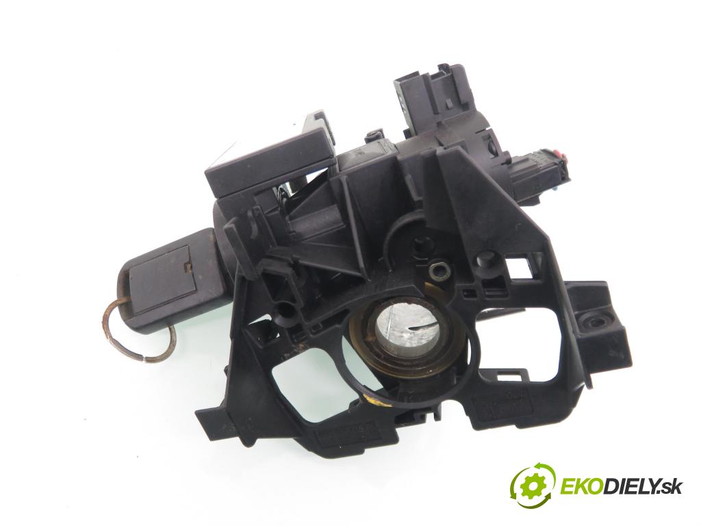 OPEL CORSA C (X01) HB 2003 43,00 1.0 12V 58 - Z 10 XE 973,00 spinačka 90589313 ; 90589389 (Spínacie skrinky a kľúče)