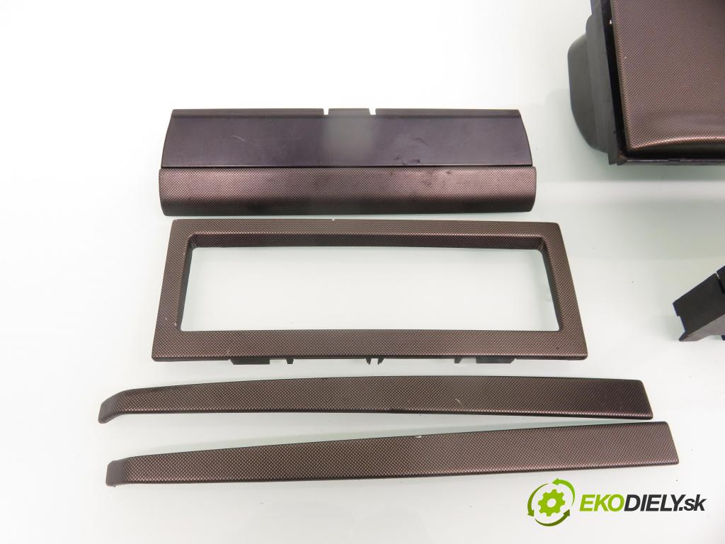 VW BORA (1J2) SEDAN 2001 85,00 2 - AZJ 1984,00 Držiak na nápoje 1J0858601D ; 1J0857961G ; 1J0858035B (Úchyty, držiaky na nápoje)