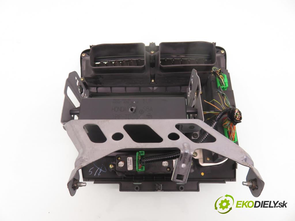 HONDA CIVIC VII Hatchback (EU, EP, EV) HB 2001 81,00 1.6 i - D16V1 1590,00 Panel topení KLIMATIZACE: 77251S6DG210M