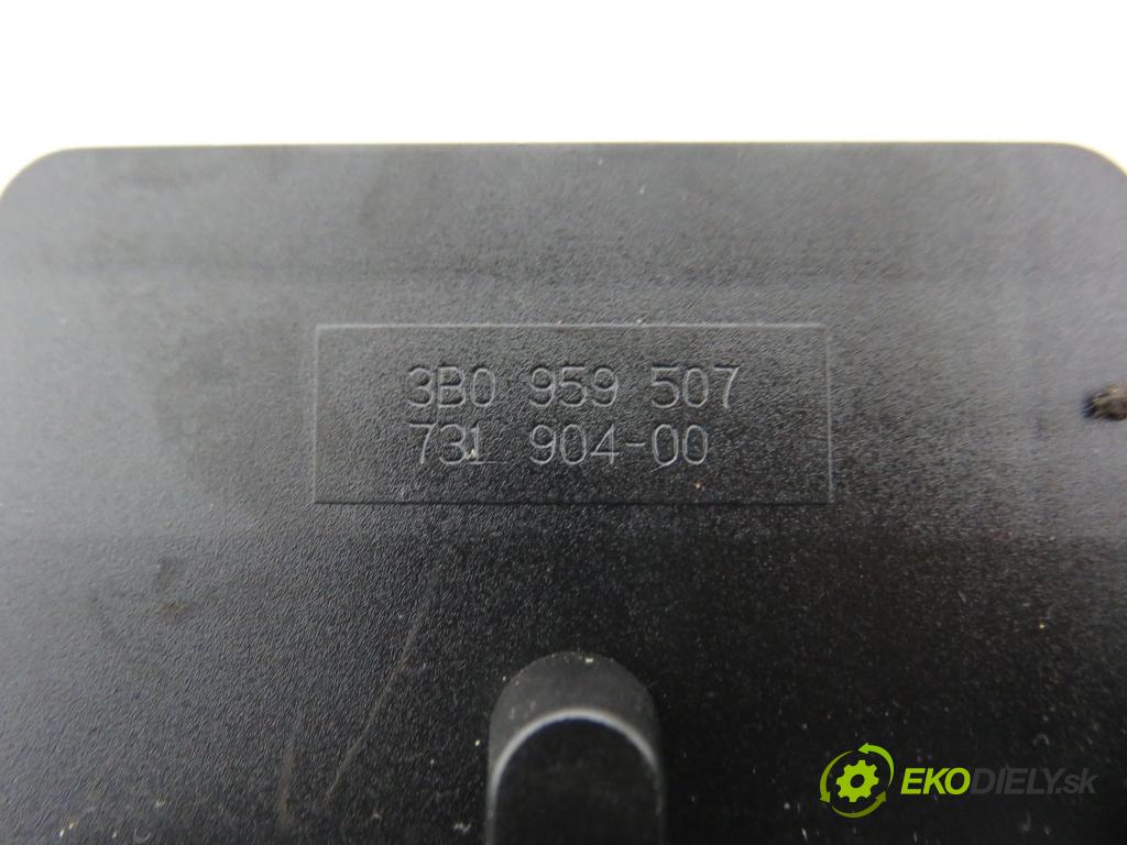 VW PASSAT B5 (3B2) SEDAN 1997 66,00 1.9 TDI - AHH 1896,00 MODUL komfortu 3B0959799 ; 3B0959507 ; 73190400