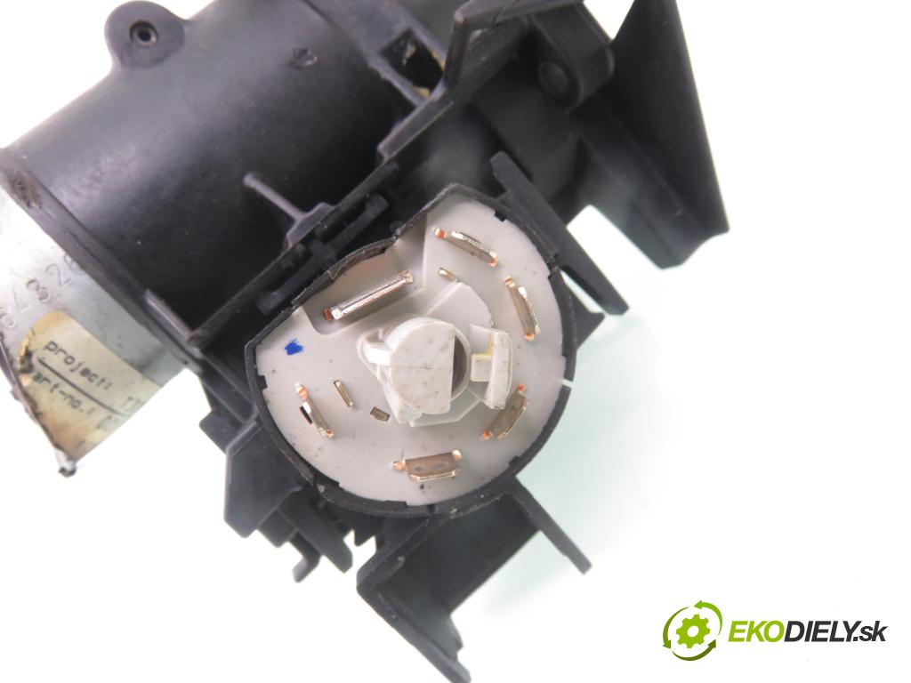 OPEL ASTRA G liftback (T98) HB 1999 60,00 2.0 DI - X 20 DTL 1995,00 spinačka 90589313 ; 90589389 (Spínacie skrinky a kľúče)