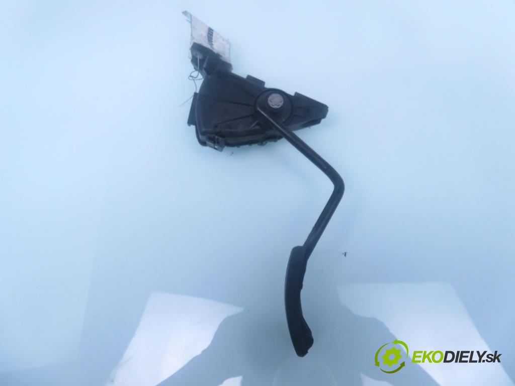 OPEL VIVARO A Skrzynia (X83) CHLODNIA 2006 66,00 2.0 CDTI 90 - M9R 782 1995,00 Potenciometer plynu 6PV00811914 ; 7700313060 (Pedále)