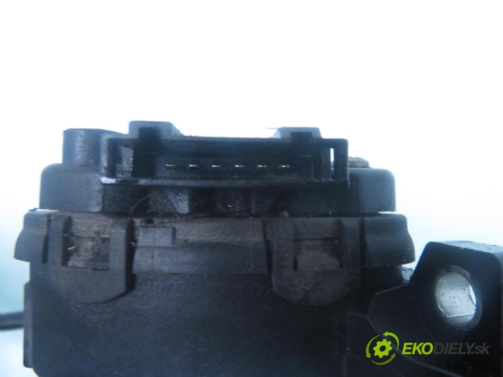 OPEL VIVARO A Skrzynia (X83) CHLODNIA 2006 66,00 2.0 CDTI 90 - M9R 782 1995,00 Potenciometer plynu 6PV00811914 ; 7700313060 (Pedále)