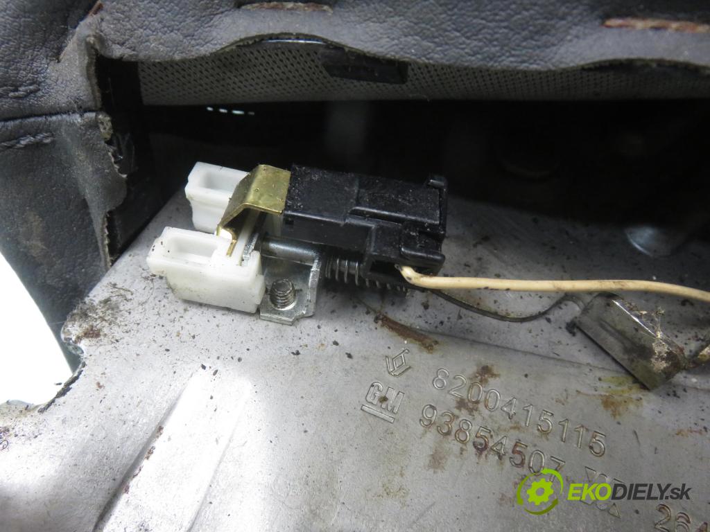 OPEL VIVARO A Skrzynia (X83) CHLODNIA 2006 66,00 2.0 CDTI 90 - M9R 782 1995,00 PÁKA: brzdy MANUÁLNY: 8200415115 ; 93854507