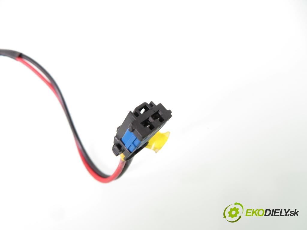 PEUGEOT 307 (3A/C) HB 2003 80,00 1.6 16V - NFU (TU5JP4) 1587,00 spinačka 36353100 (Spínacie skrinky a kľúče)