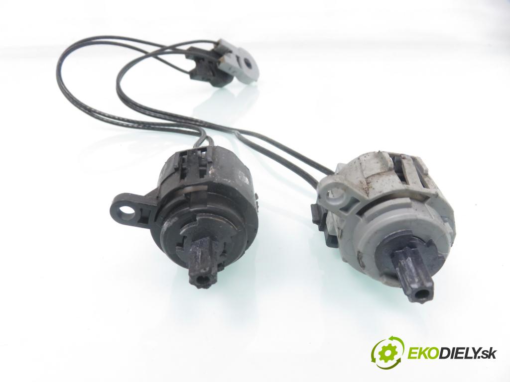 FORD FOCUS (DAW, DBW) HB 2002 74,00 1.6 16V 100 - FYDA 1596,00 lanko panel topení 2M5111504AA ; 2M5111503AA