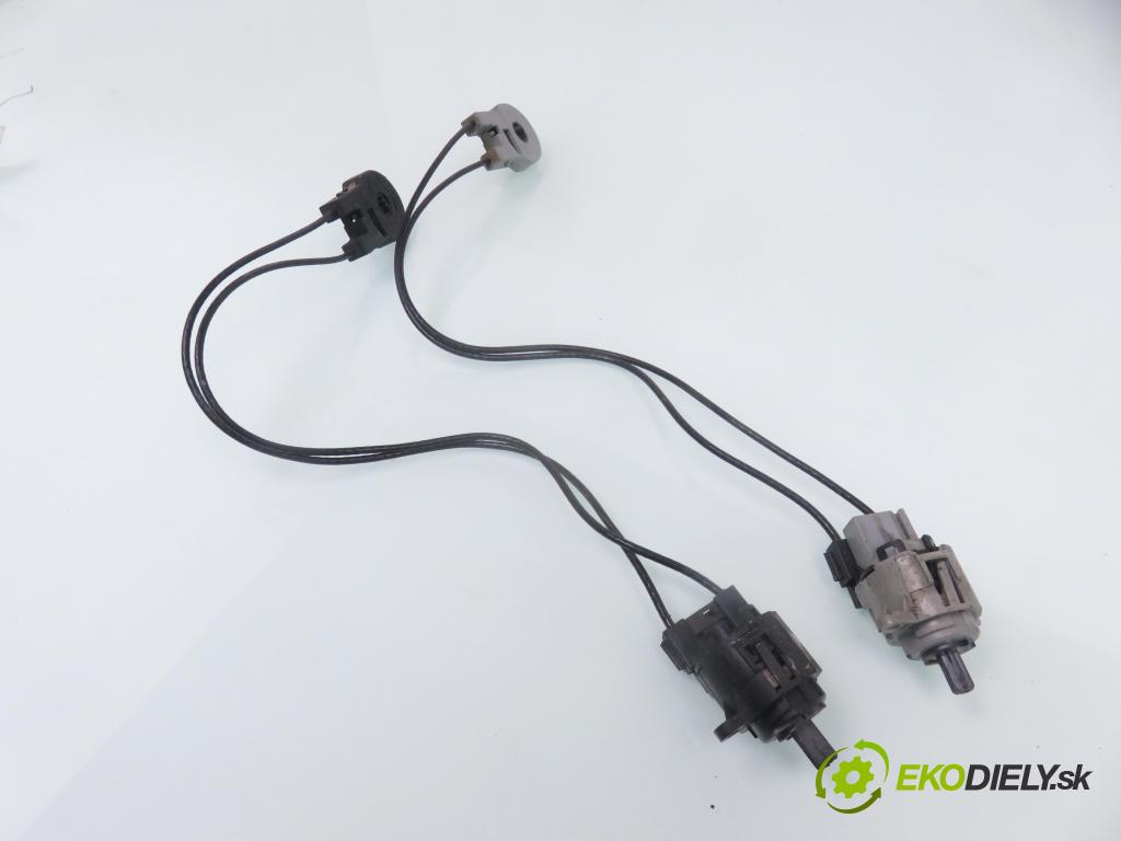 FORD FOCUS (DAW, DBW) HB 2002 74,00 1.6 16V 100 - FYDA 1596,00 lanko panel topení 2M5111504AA ; 2M5111503AA