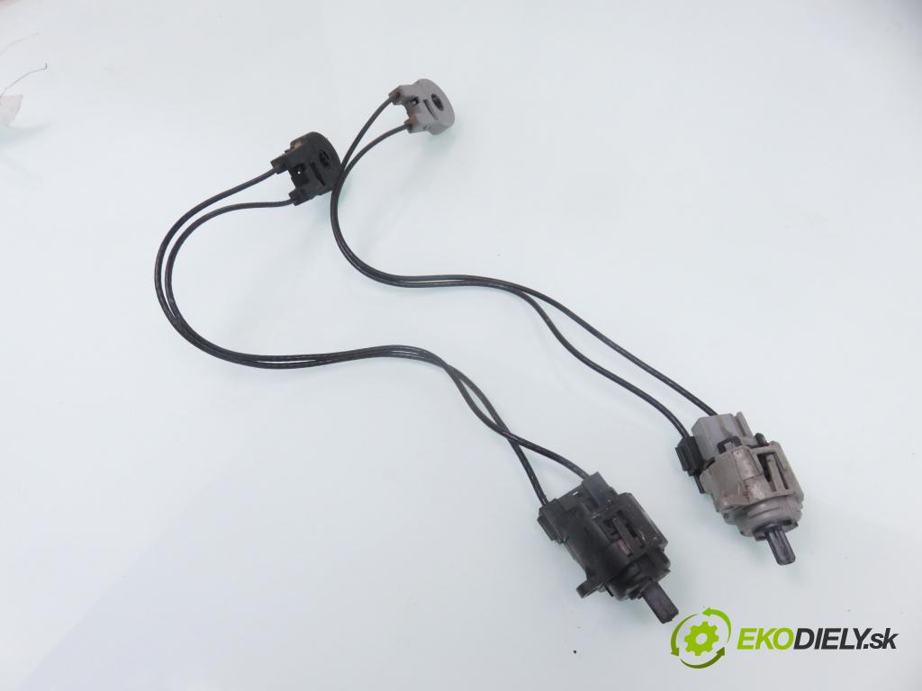 FORD FOCUS (DAW, DBW) HB 2002 74,00 1.6 16V 100 - FYDA 1596,00 lanko panel topení 2M5111504AA ; 2M5111503AA