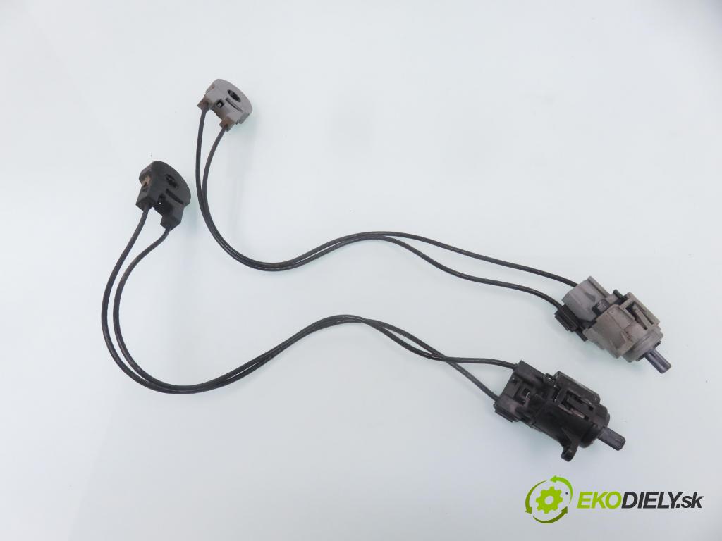 FORD FOCUS (DAW, DBW) HB 2002 74,00 1.6 16V 100 - FYDA 1596,00 lanko panel topení 2M5111504AA ; 2M5111503AA