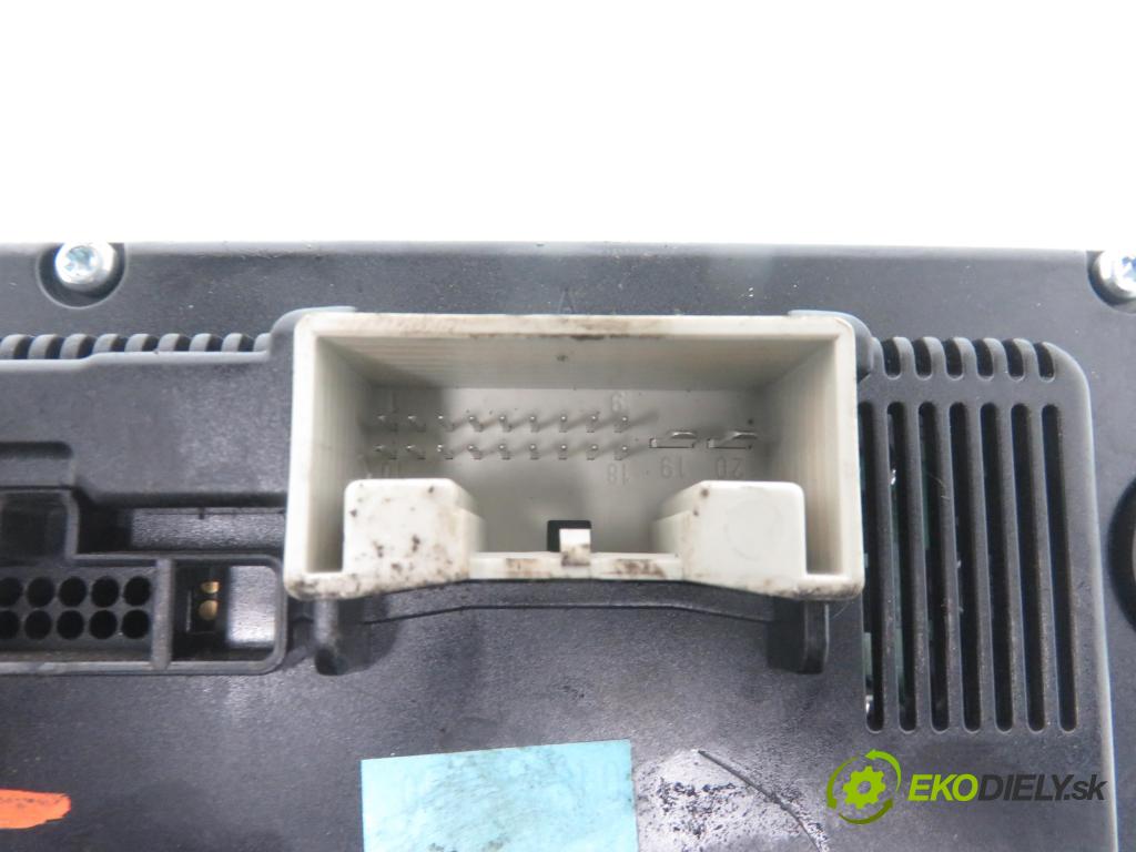 VW JETTA IV (162, 163, AV3, AV2) SEDAN 2011 77,00 1.6 TDI - CAYC 1598,00 Panel kúrenia KLIMATRONIK 5K0907044BS ; 5HB00974640