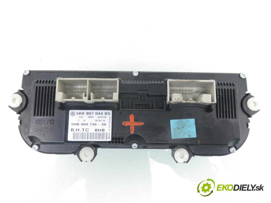 VW JETTA IV (162, 163, AV3, AV2) SEDAN 2011 77,00 1.6 TDI - CAYC 1598,00 Panel kúrenia KLIMATRONIK 5K0907044BS ; 5HB00974640