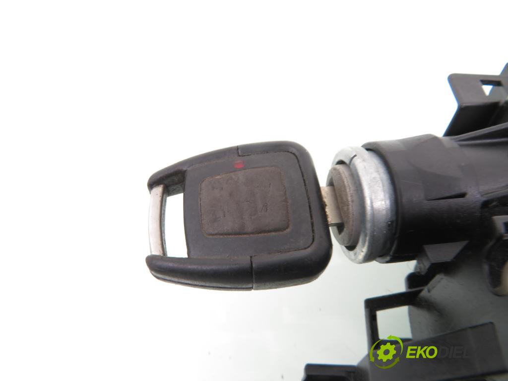 OPEL ZAFIRA A Nadwozie Wielkopojemne (MPV) (T98)  MINIVAN 2000 60,00 2.0 DI - X 20 DTL 1995,00 spinačka 90589313 ; 90589389 (Spínacie skrinky a kľúče)