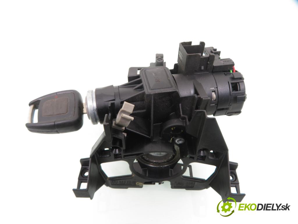 OPEL ZAFIRA A Nadwozie Wielkopojemne (MPV) (T98)  MINIVAN 2000 60,00 2.0 DI - X 20 DTL 1995,00 spinačka 90589313 ; 90589389 (Spínacie skrinky a kľúče)