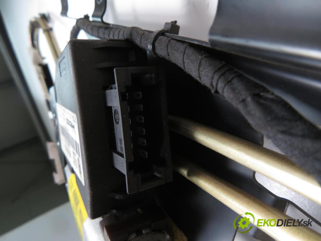 AUDI A8 D3 (4E2, 4E8) SEDAN 2003 202,00 4.0 TDI quattro - ASE 3936,00 střešní okno 4E0877041D ; 404424 ; 4E0959591 (Okna karoserie)