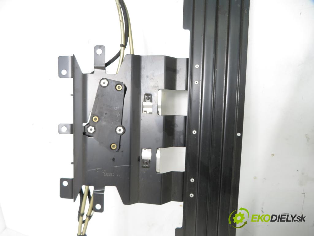 AUDI A8 D3 (4E2, 4E8) SEDAN 2003 202,00 4.0 TDI quattro - ASE 3936,00 střešní okno 4E0877041D ; 404424 ; 4E0959591 (Okna karoserie)