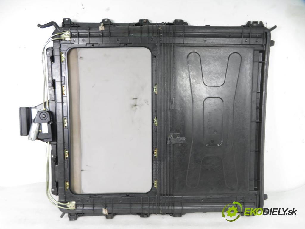 BMW 7 (E38) SEDAN 2000 142,00 730 d - M57 D30 (306D1) 2926,00 střešní okno 83861949 ; 86286a ; 54128150125 (Okna karoserie)