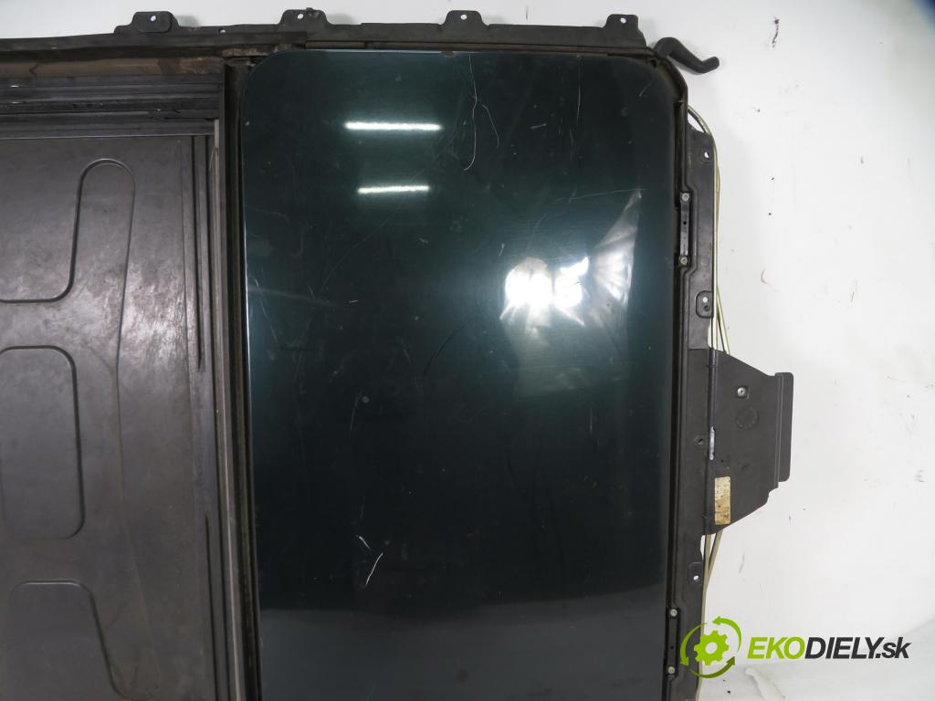 BMW 7 (E38) SEDAN 2000 142,00 730 d - M57 D30 (306D1) 2926,00 střešní okno 83861949 ; 86286a ; 54128150125 (Okna karoserie)
