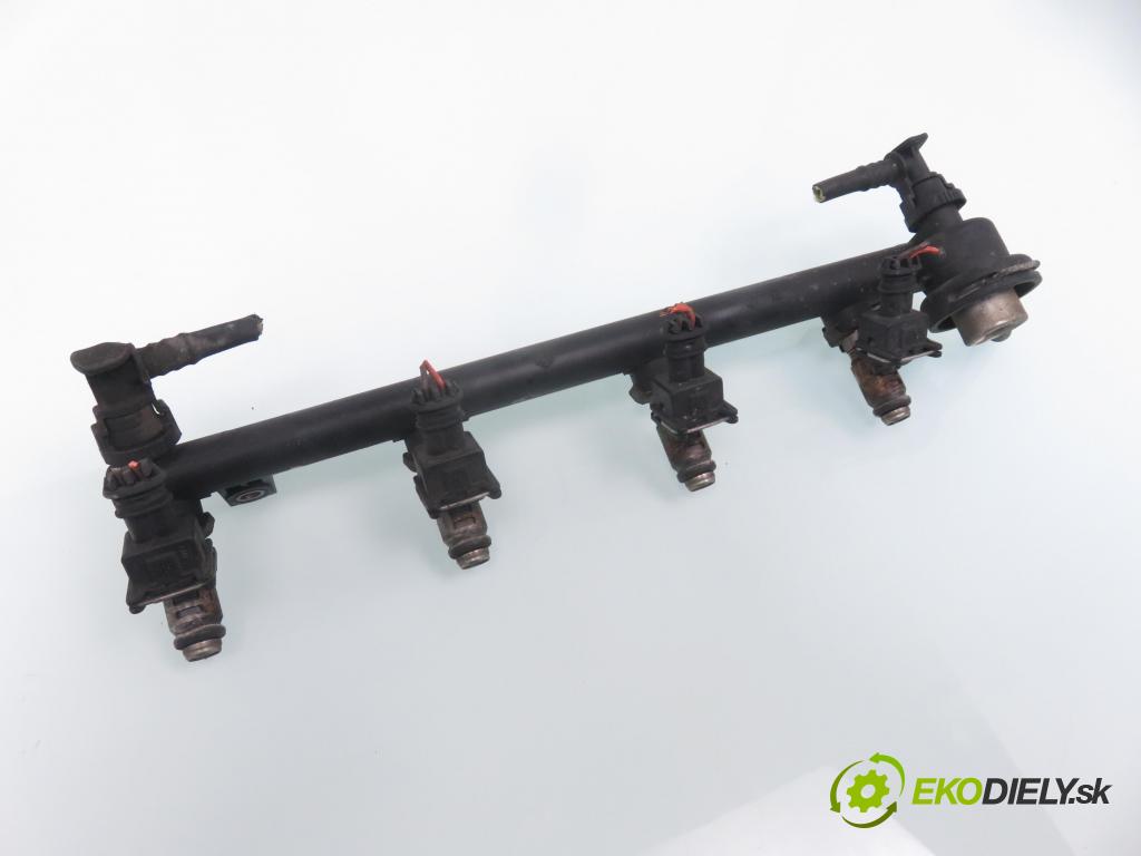 RENAULT LAGUNA I (B56_, 556_) LIFTBACK 1998 79,00 1.6 16V (B568, B561) - K4M 720 1598,00 Lišta vstrekovacia 7700106024 (Vstrekovacie lišty)