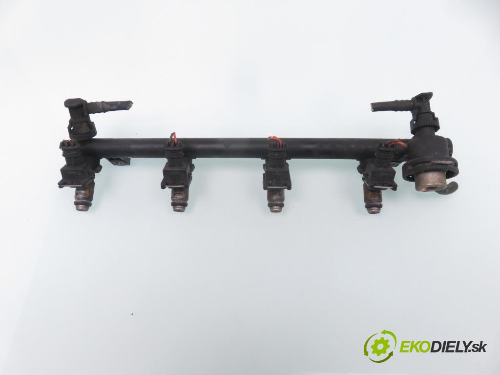 RENAULT LAGUNA I (B56_, 556_) LIFTBACK 1998 79,00 1.6 16V (B568, B561) - K4M 720 1598,00 Lišta vstrekovacia 7700106024 (Vstrekovacie lišty)