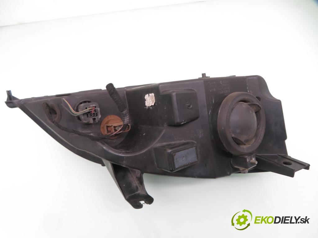 FORD FOCUS sedan (DFW) SEDAN 2004 96,00 2.0 16V - EDDF 1988,00 Svetlo LP 7S4313006A ; 7S4X13A045A