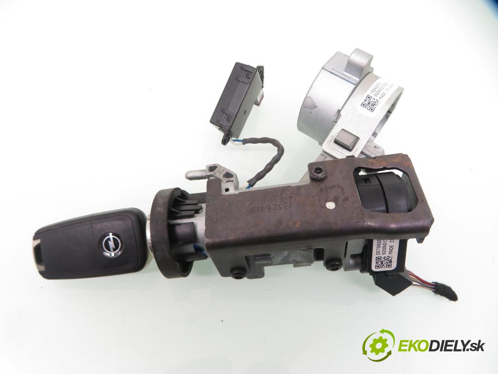 OPEL INSIGNIA A Sports Tourer (G09) KOMBI 2009 96,00 2.0 CDTI 131 - A 20 DT 1956,00 spinačka 13243373 ; 25799293 (Spínacie skrinky a kľúče)