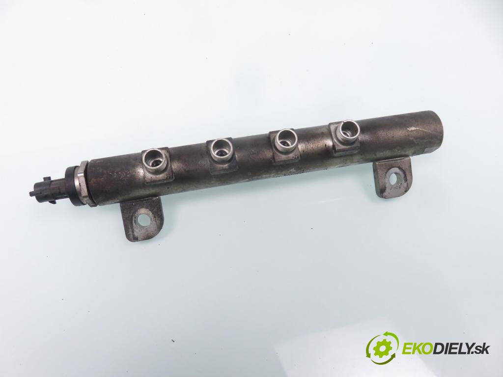 OPEL INSIGNIA A Sports Tourer (G09) KOMBI 2009 96,00 2.0 CDTI 131 - A 20 DT 1956,00 Lišta vstrekovacia 0445214199 ; 55566047 ; 281002903 (Vstrekovacie lišty)