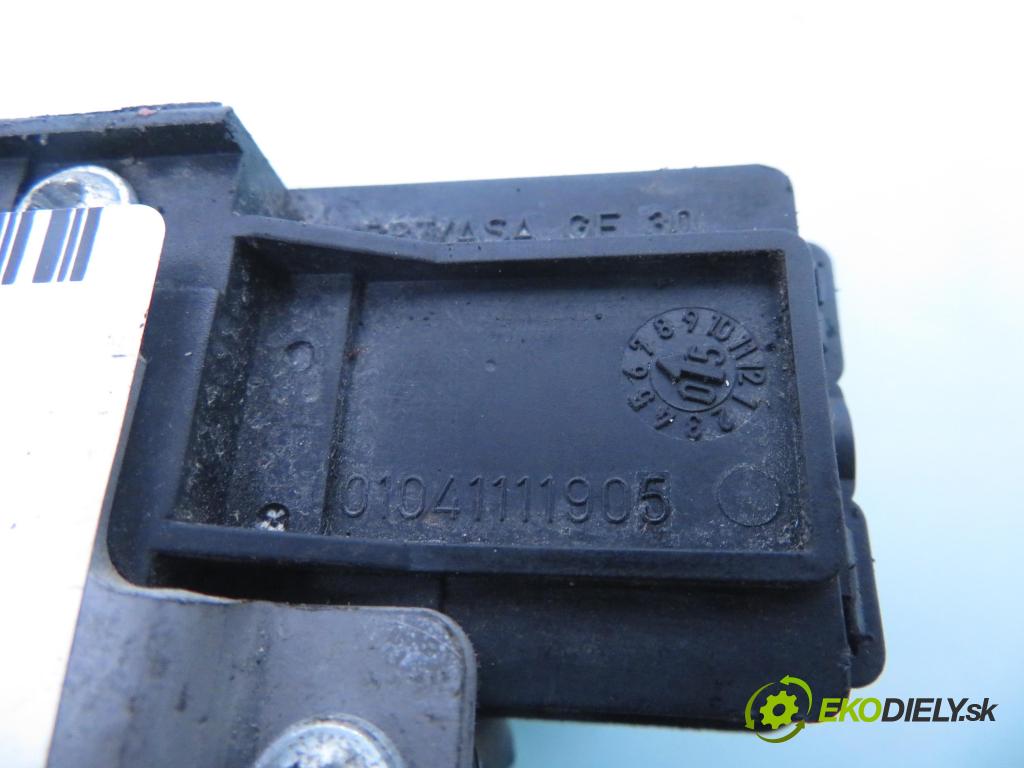 FORD FOCUS II (DA_, HCP) HB 2005 80,00 1.6 TDCi 109 - G8DA 1560,00 zámok dveří kufr EL. 01041111905