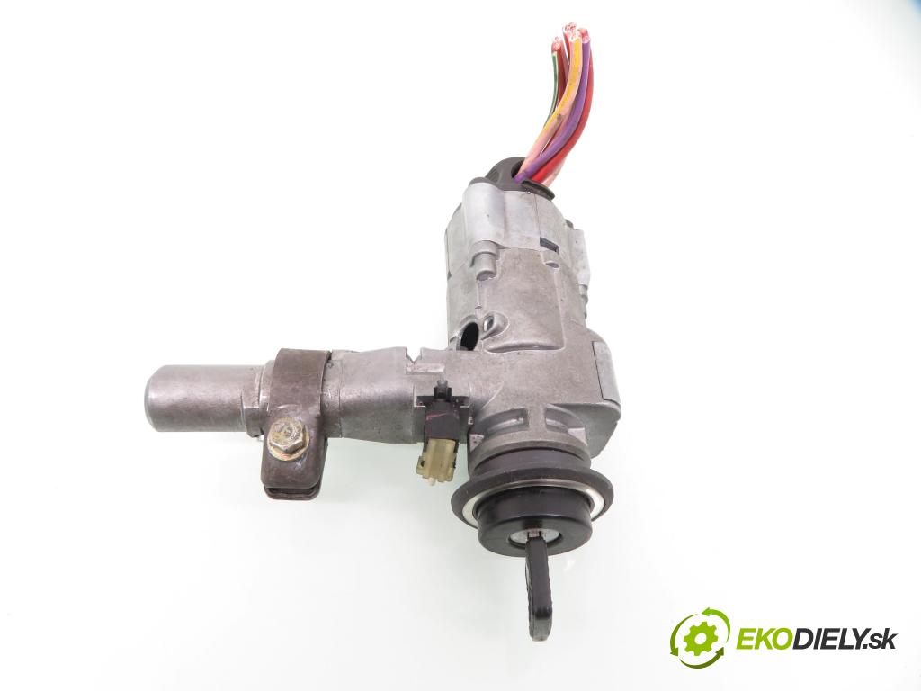 MERCEDES-BENZ KLASA C (W202) SEDAN 1994 70,00 2.2 16V D 95 - OM 604.910 2155,00 spinačka 0095457228 (Spínacie skrinky a kľúče)