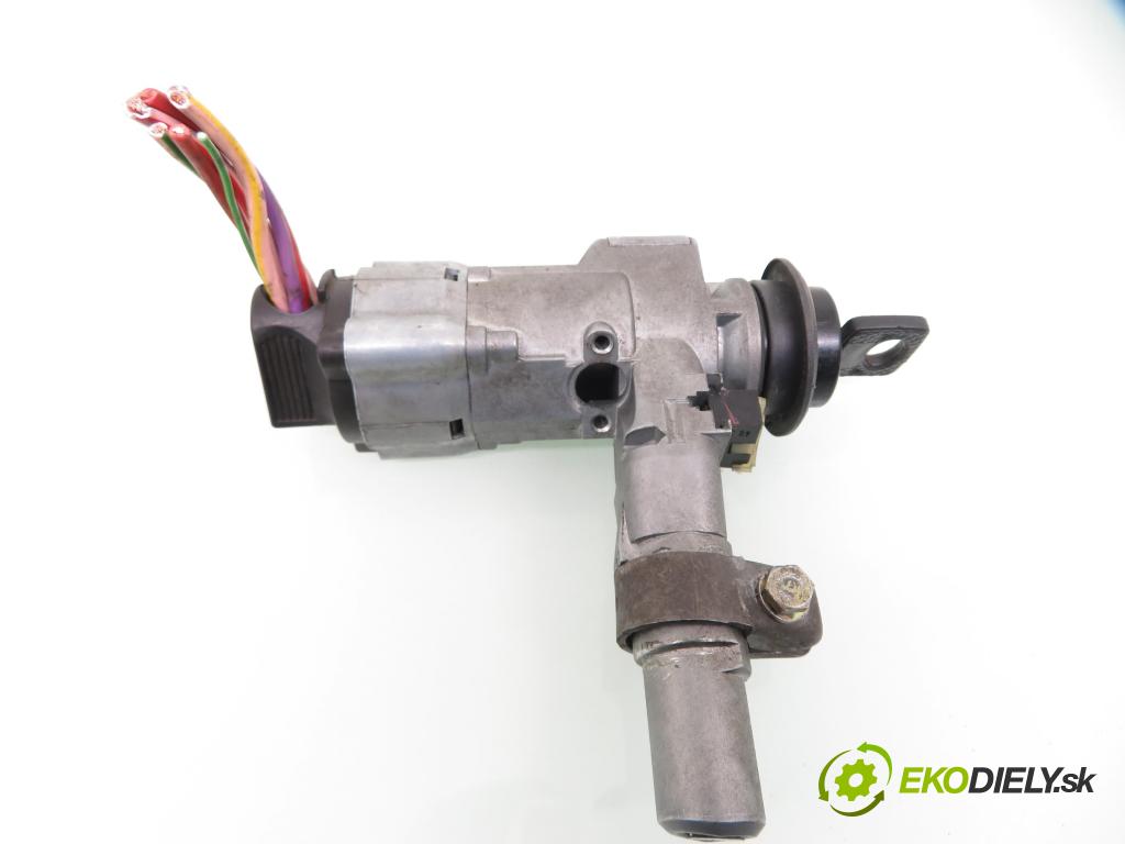 MERCEDES-BENZ KLASA C (W202) SEDAN 1994 70,00 2.2 16V D 95 - OM 604.910 2155,00 spinačka 0095457228 (Spínacie skrinky a kľúče)