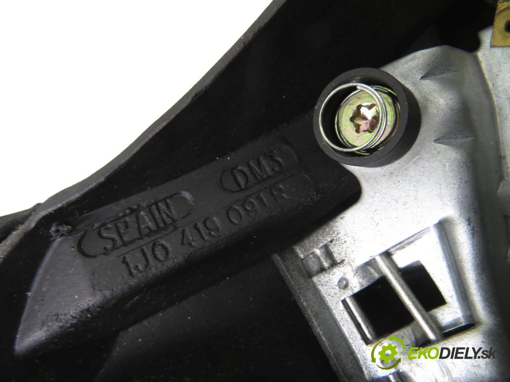 VW BORA (1J2) SEDAN 1999 66,00 1.9 TDI - AGR 1896,00 Volant 1J0419091R ; 3B0880201AG (Volanty)