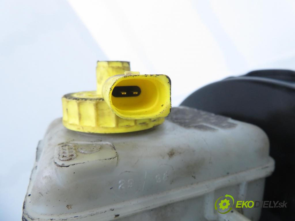 VW GOLF IV (1J1) HB 1998 55,00 1.4 16V 75 - AKQ 1390,00 Posilovač 1J1614105H ; 21027099 (Servočerpadlá, pumpy riadenia)