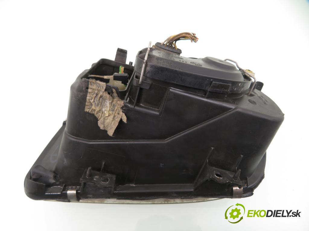 VW BORA (1J2) SEDAN 2001 85,00 2 - AZJ 1984,00 Svetlo PP