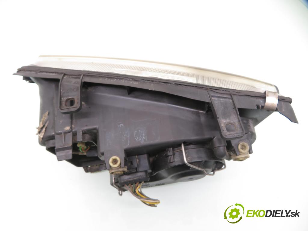 VW BORA (1J2) SEDAN 2001 85,00 2 - AZJ 1984,00 Svetlo PP