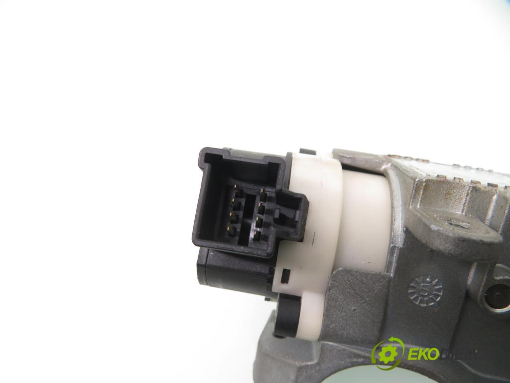 VOLVO S60 I (384) SEDAN 2001 120,00 2.4 D - D 5244 T5 2400,00 spinačka 73760 ; 8673073 (Spínacie skrinky a kľúče)