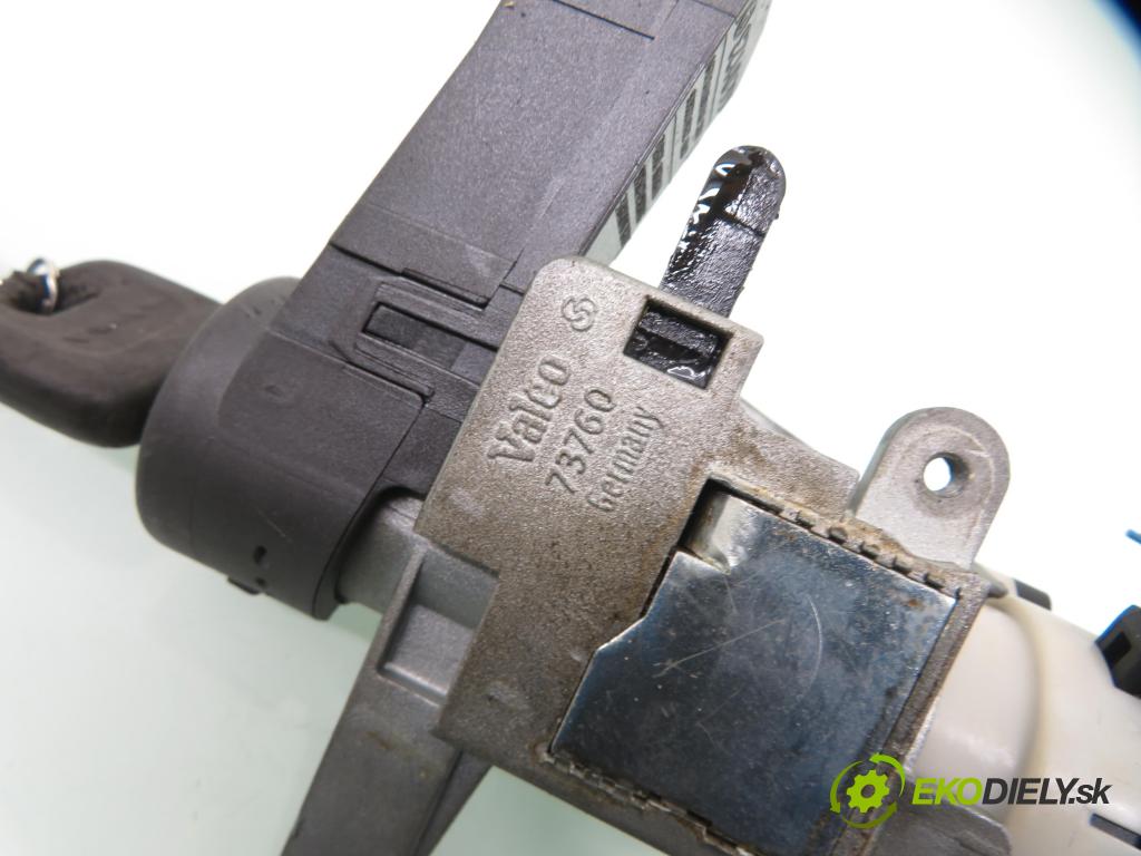VOLVO S60 I (384) SEDAN 2001 120,00 2.4 D - D 5244 T5 2400,00 spinačka 73760 ; 8673073 (Spínacie skrinky a kľúče)