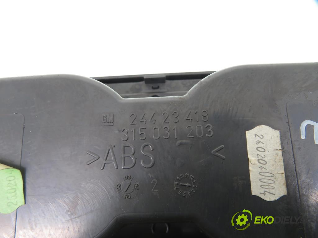 OPEL VECTRA C (Z02) LIFTBACK 2004 110,00 1.9 CDTI - Z 19 DTH 1910,00 Priehradka, kastlík 24423418 ; 315031203